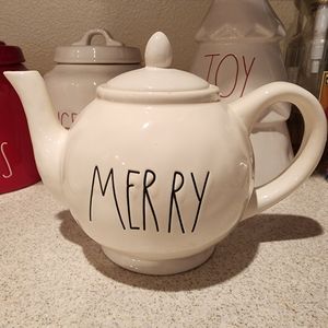 Merry tea pot
